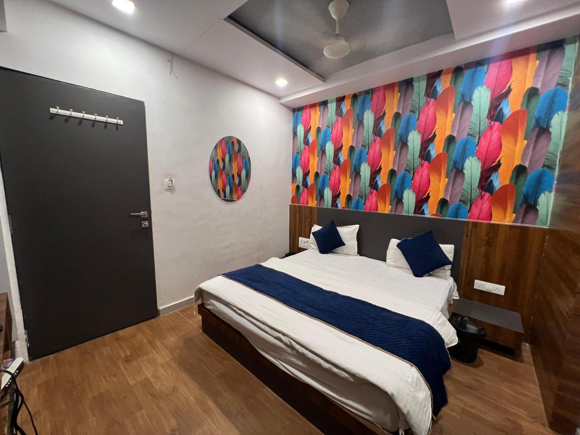 The Valentine Hotel Сурат Экстерьер фото